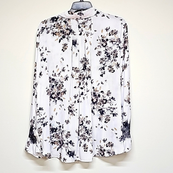 The Limited Soft Pinstripe & Floral Button-Up Blouse *⚠️ 📢 🚨 HAS CENSOR TAG - Picture 6 of 12